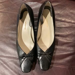 Liz Claiborne small heel shoes EUC